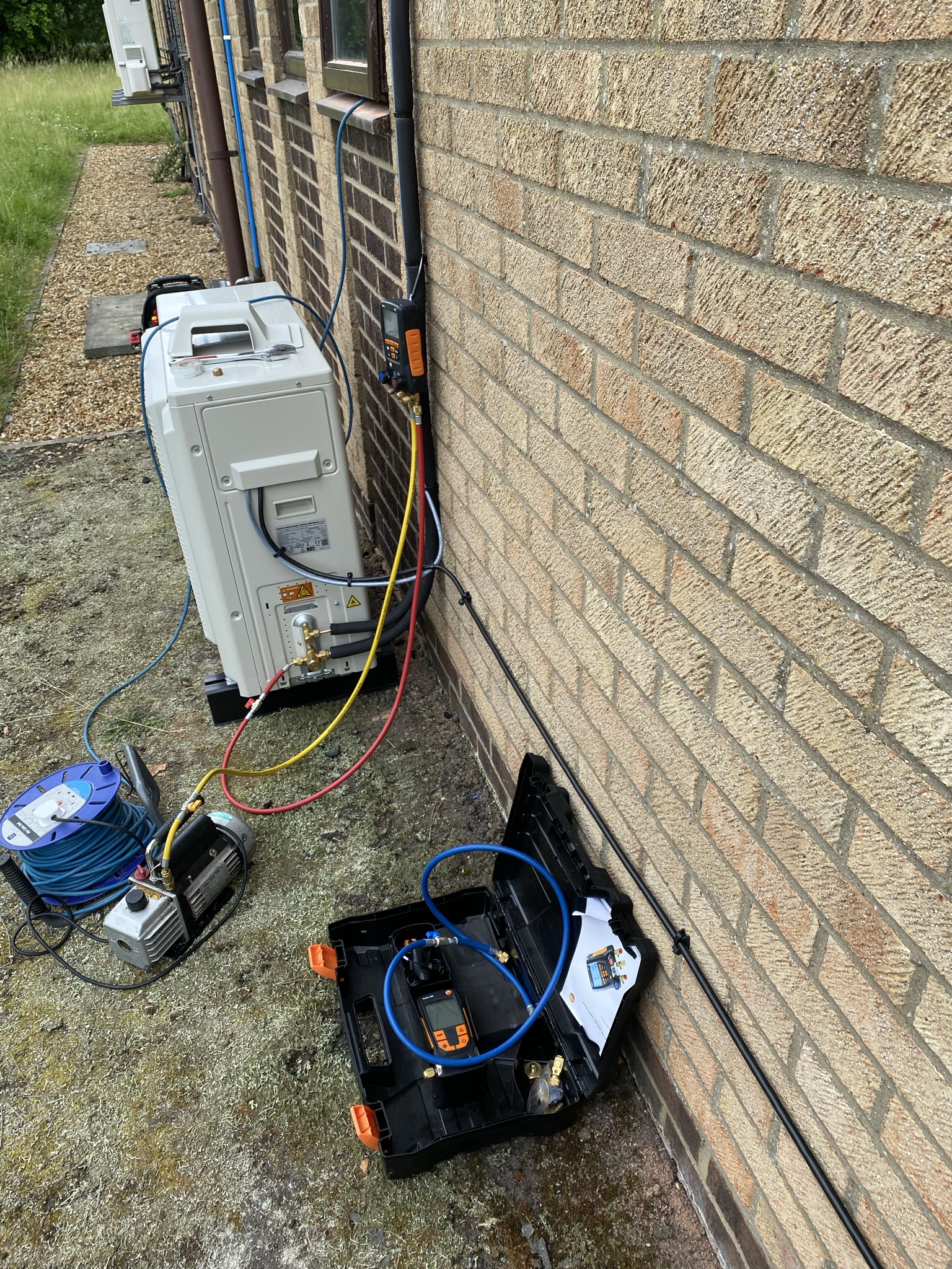 servicing-ac-unit-huntingdon